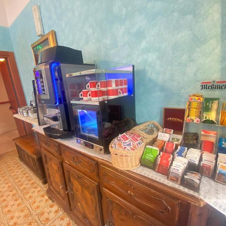 צ'סנטיקו Hotel Tilly מראה חיצוני תמונה