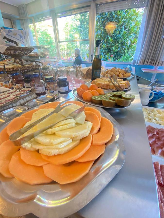 צ'סנטיקו Hotel Tilly מראה חיצוני תמונה