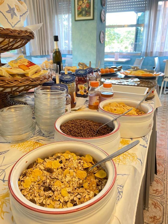 צ'סנטיקו Hotel Tilly מראה חיצוני תמונה