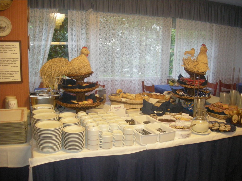 צ'סנטיקו Hotel Tilly מראה חיצוני תמונה