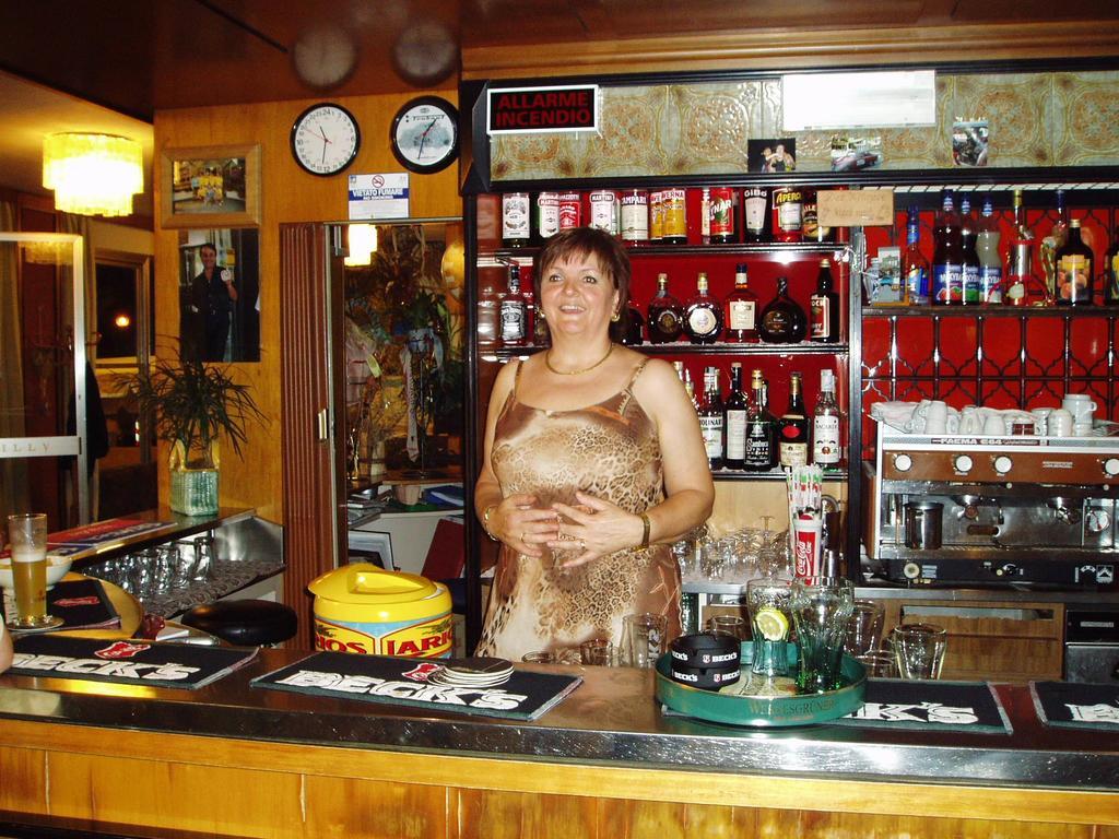 צ'סנטיקו Hotel Tilly מראה חיצוני תמונה