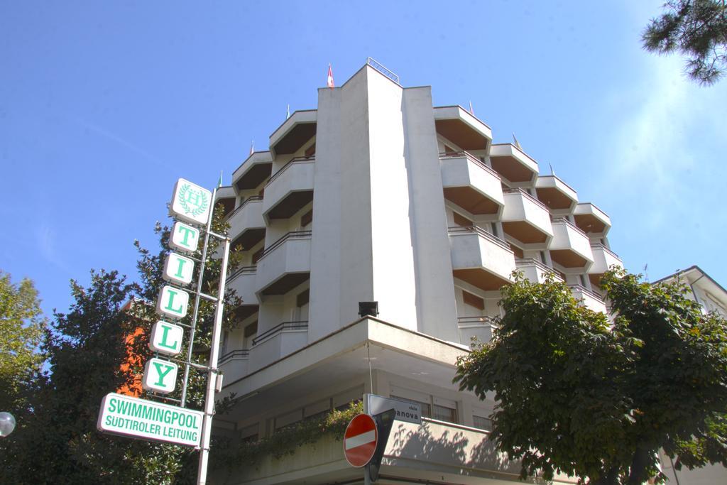 צ'סנטיקו Hotel Tilly מראה חיצוני תמונה