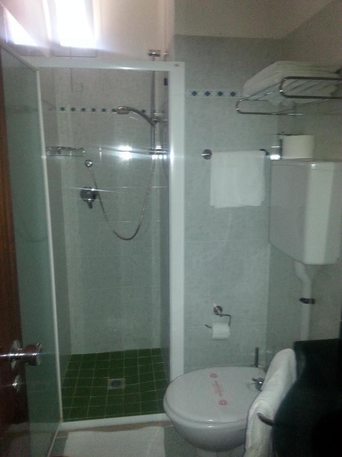 צ'סנטיקו Hotel Tilly מראה חיצוני תמונה