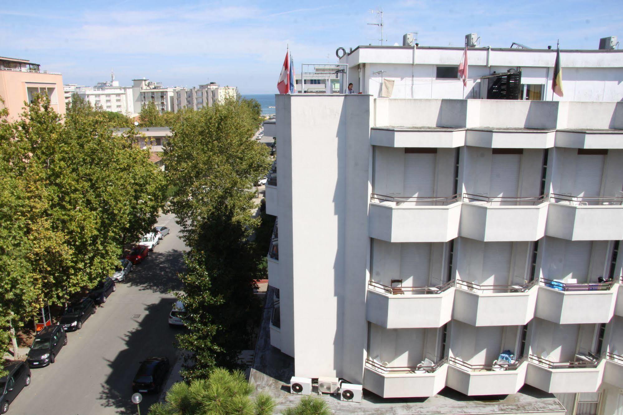 צ'סנטיקו Hotel Tilly מראה חיצוני תמונה