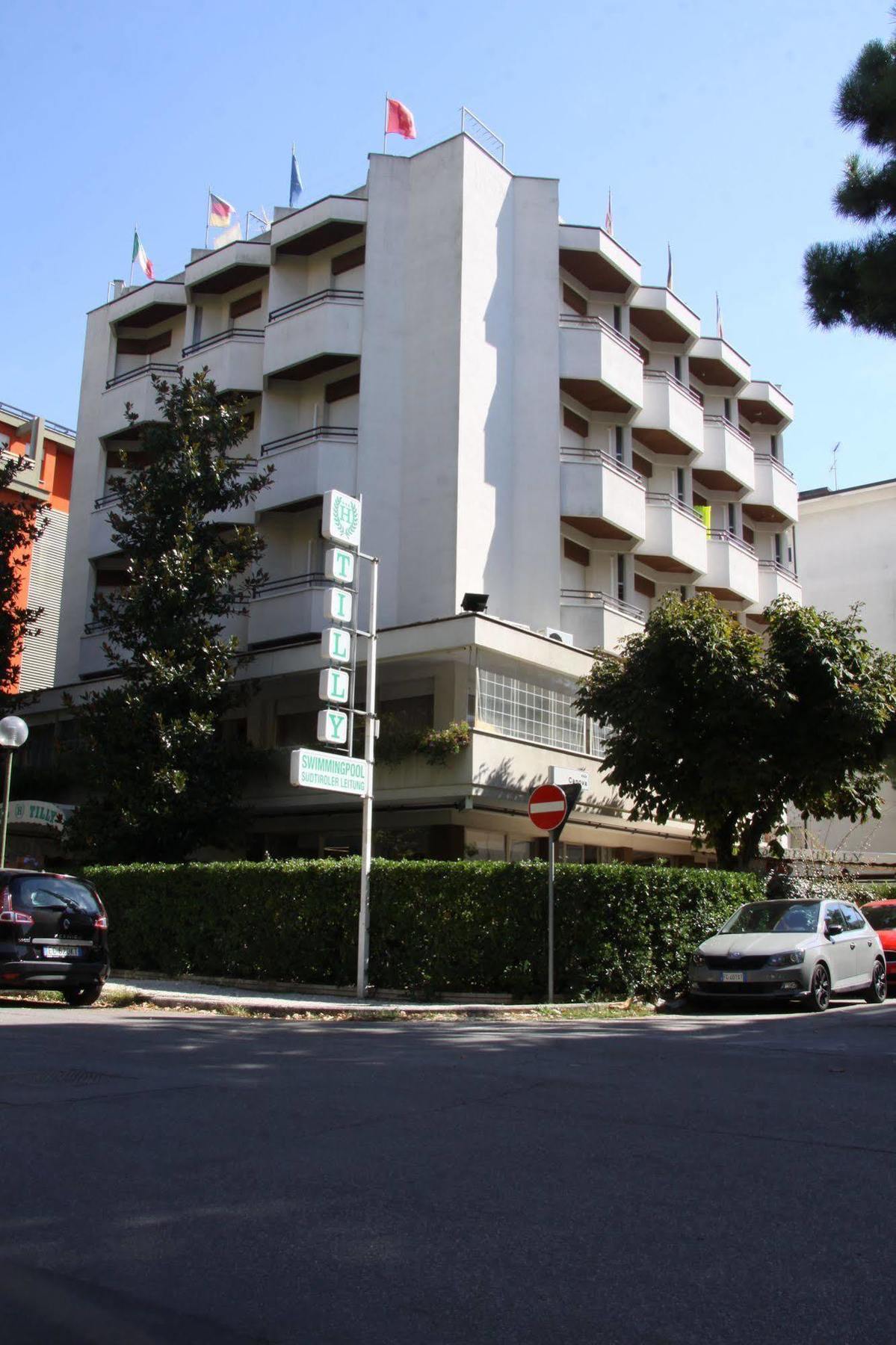 צ'סנטיקו Hotel Tilly מראה חיצוני תמונה