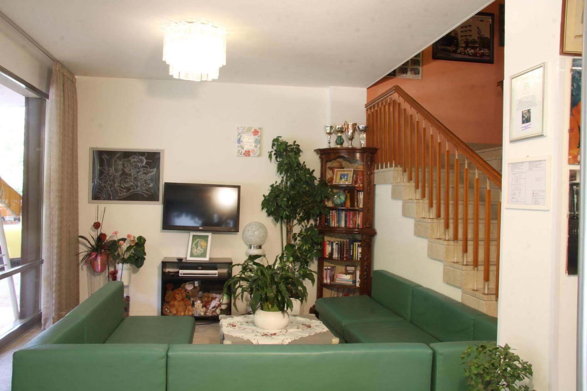 צ'סנטיקו Hotel Tilly מראה חיצוני תמונה