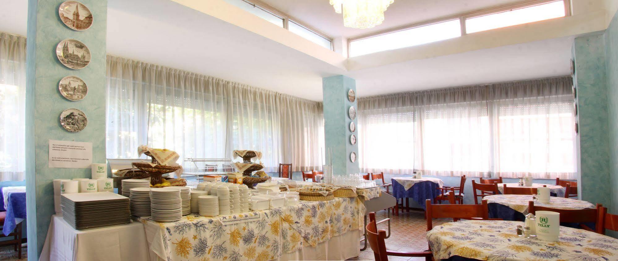 צ'סנטיקו Hotel Tilly מראה חיצוני תמונה