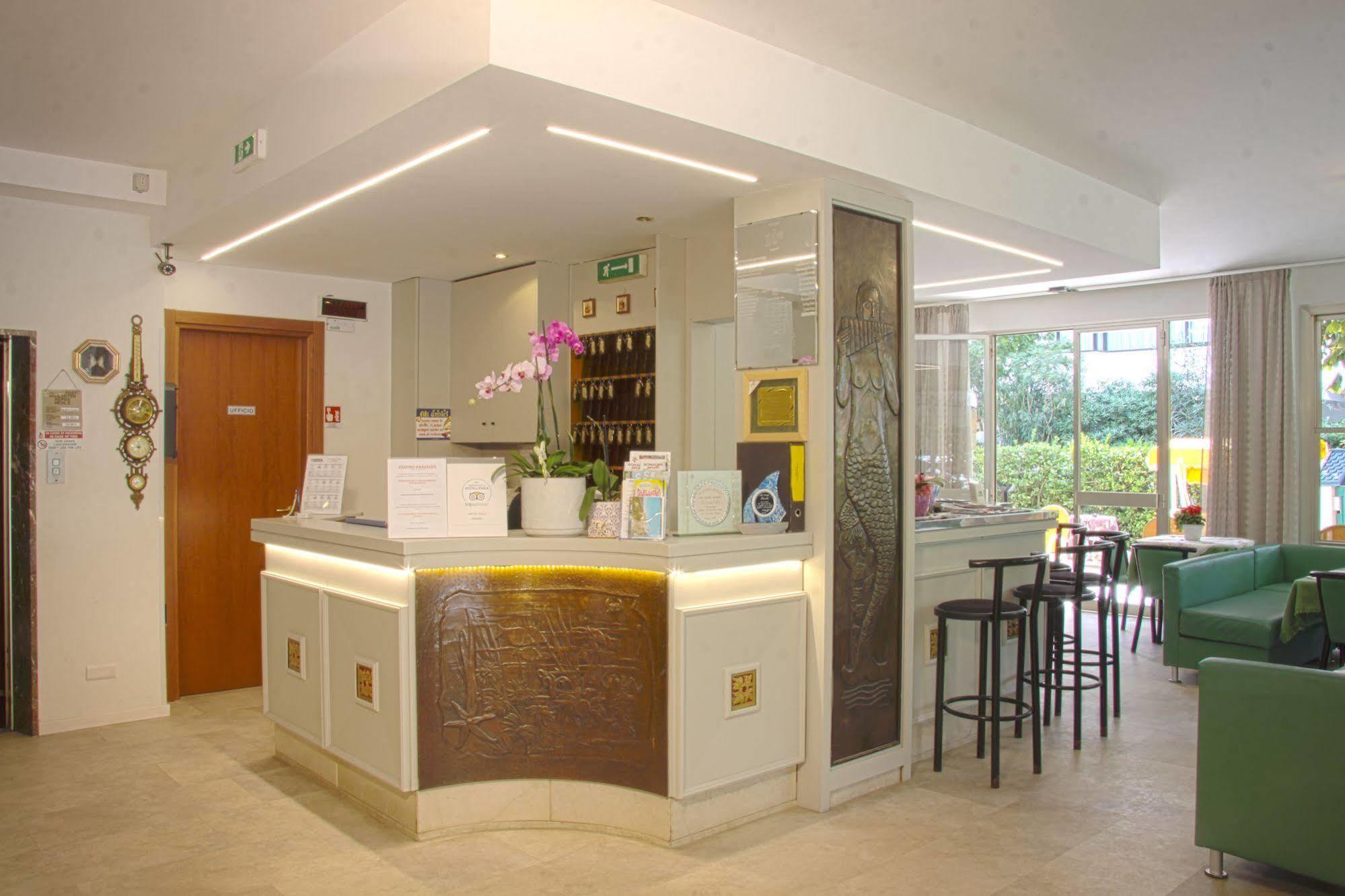 צ'סנטיקו Hotel Tilly מראה חיצוני תמונה