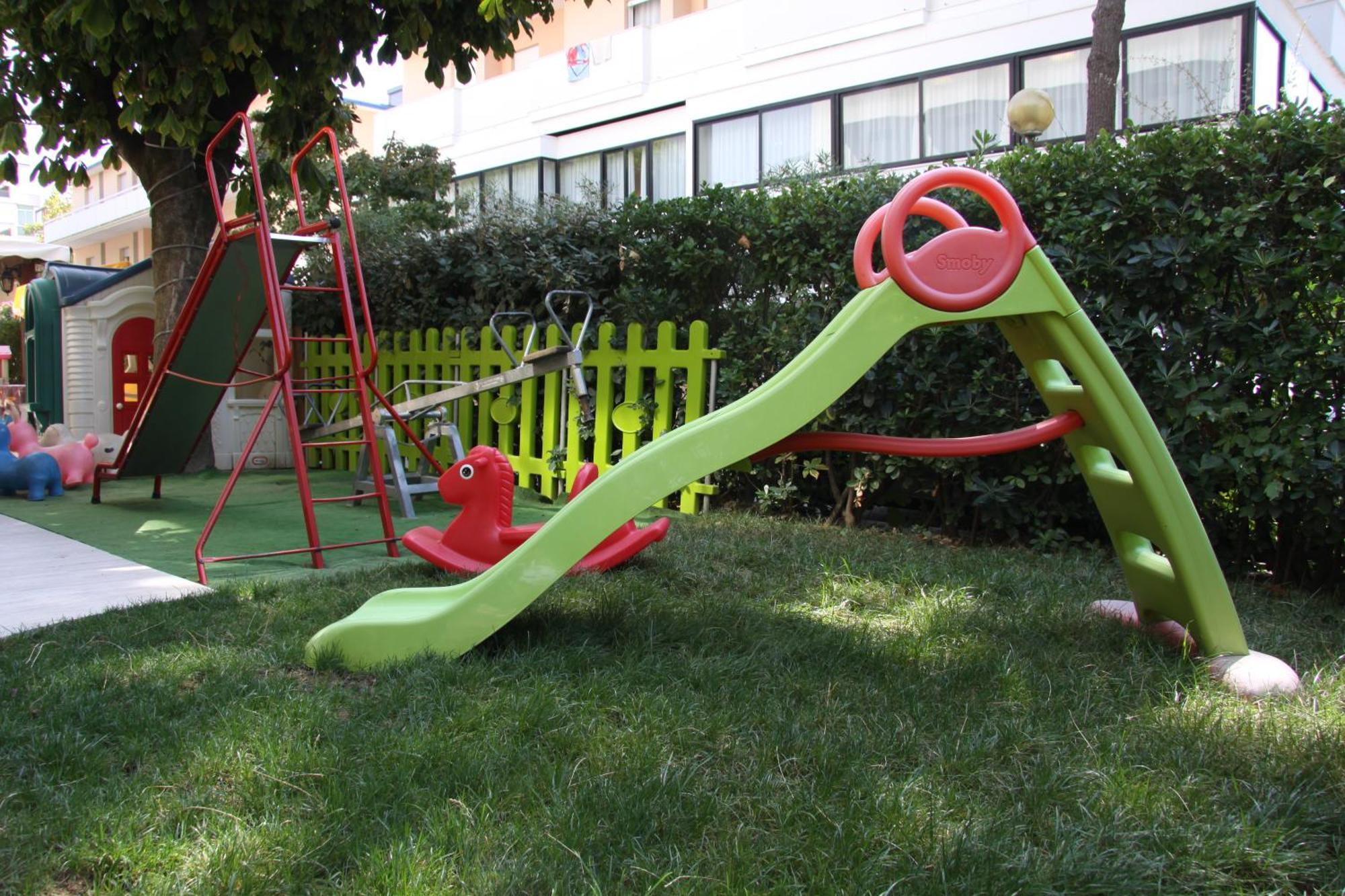 צ'סנטיקו Hotel Tilly מראה חיצוני תמונה