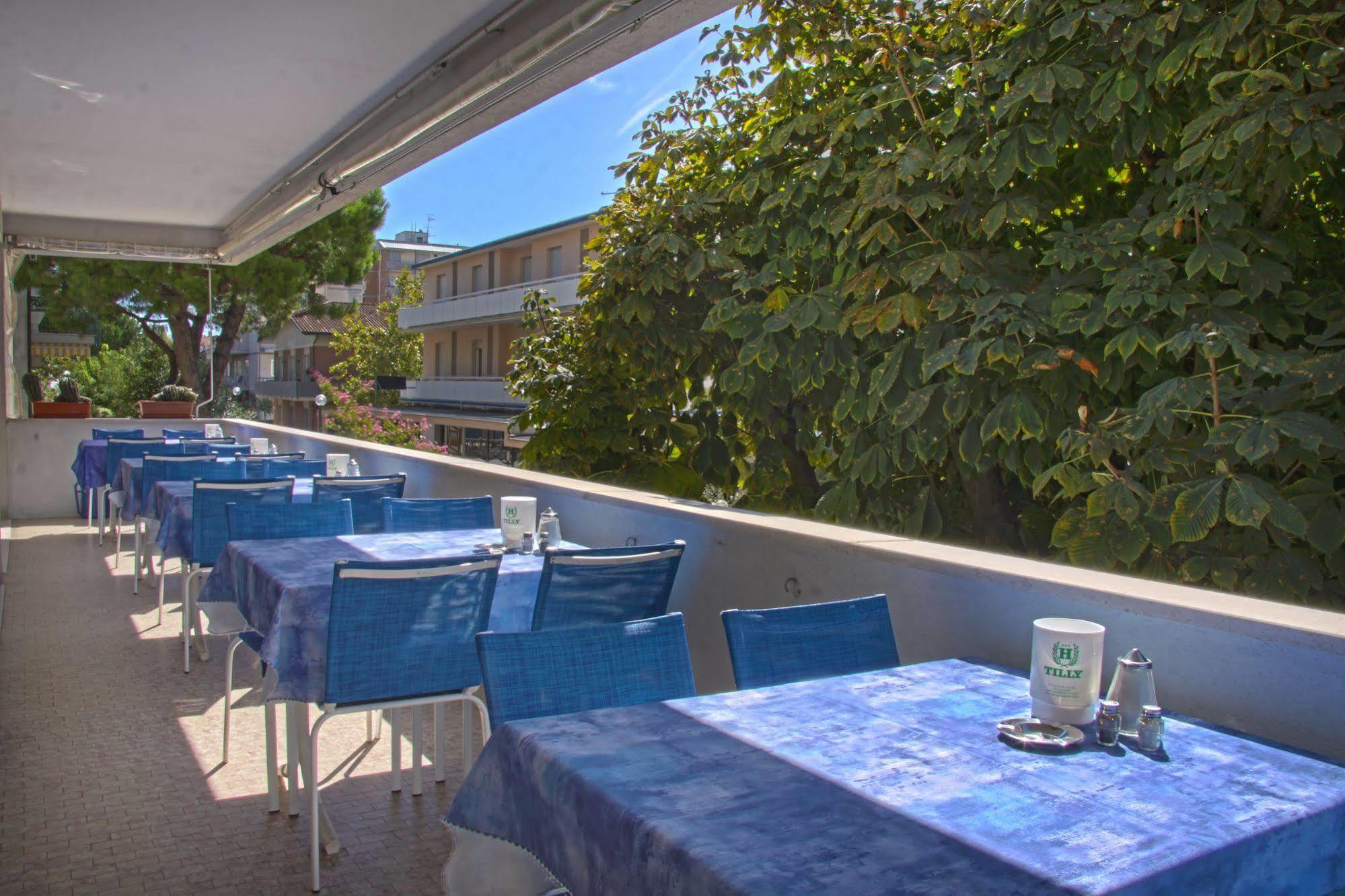 צ'סנטיקו Hotel Tilly מראה חיצוני תמונה