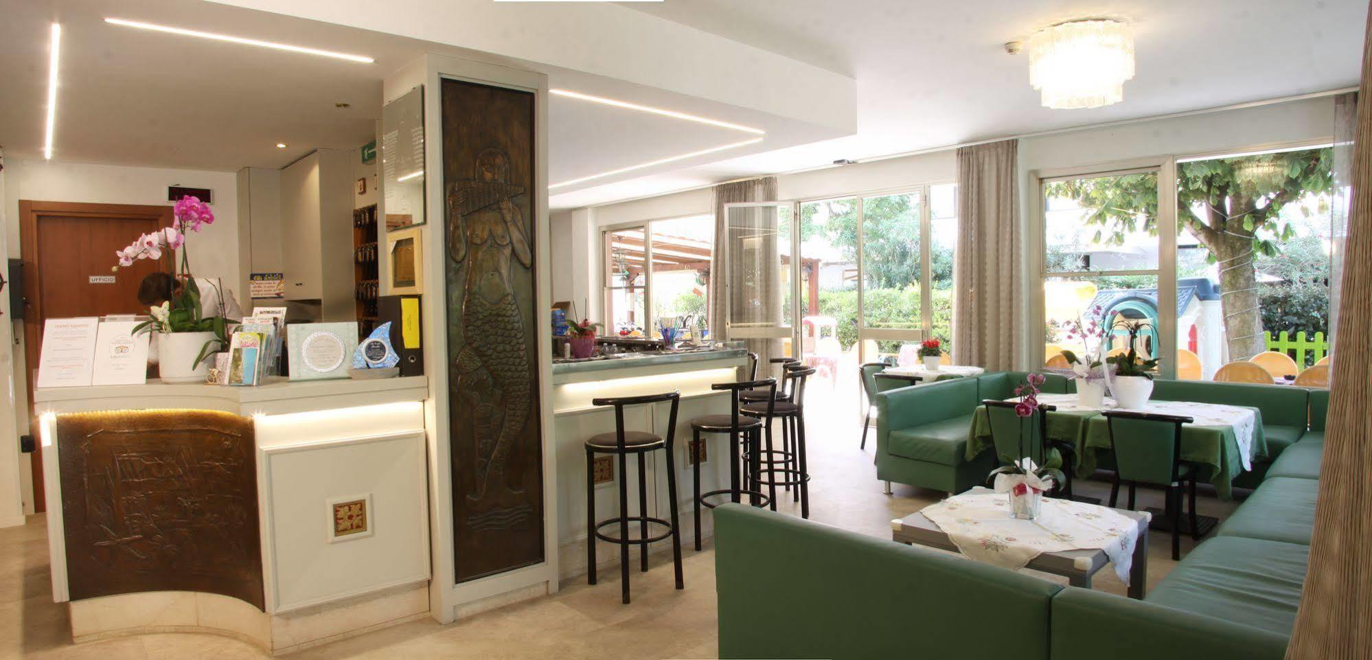צ'סנטיקו Hotel Tilly מראה חיצוני תמונה